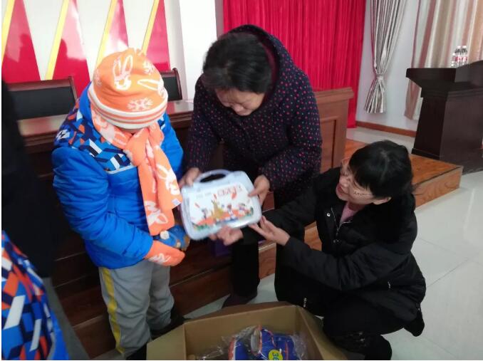 遼寧本溪奧鵬學習中心 | 壹基金溫暖包發(fā)放活動