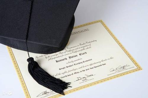 ?？粕诒究埔嗑卯厴I(yè)？函授本科能考公務(wù)員和事業(yè)單位嗎？